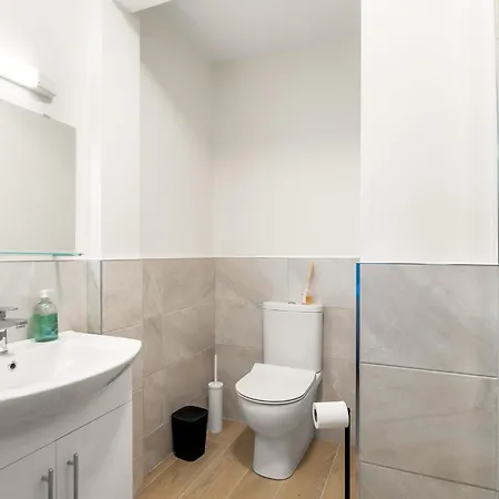 17 Court * Clifden