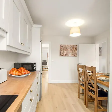 17 Court * Clifden