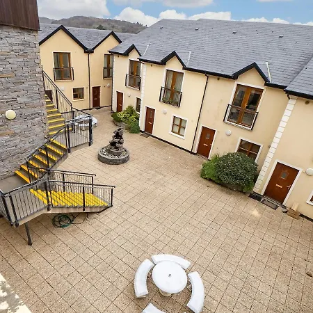 17 Court Apartment *